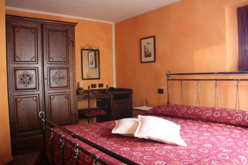 ポッレイン Lo Teisson Bed & Breakfast エクステリア 写真