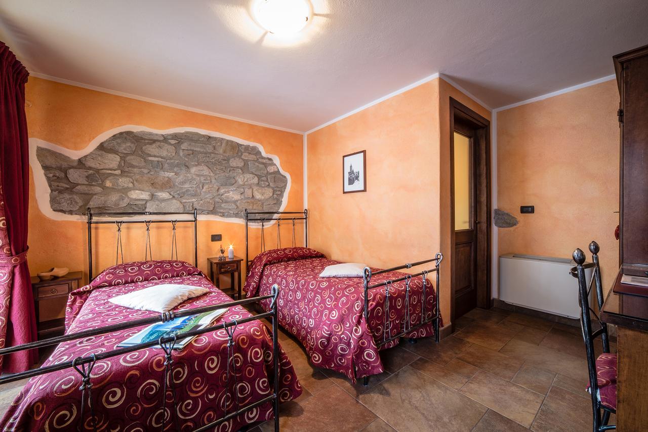 ポッレイン Lo Teisson Bed & Breakfast エクステリア 写真